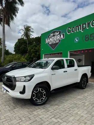 TOYOTA HILUX 2.8 D-4D TURBO DIESEL CD POWER PACK 4X4 MANUAL TOYOTA HILUX 2.8 D-4D TURBO DIESEL CD POWER PACK 4X4 MANUAL
