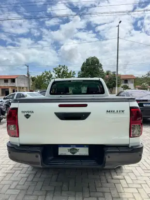 TOYOTA-HILUX-2022