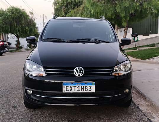 VOLKSWAGEN-SPACEFOX-2011