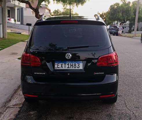 VOLKSWAGEN-SPACEFOX-2011