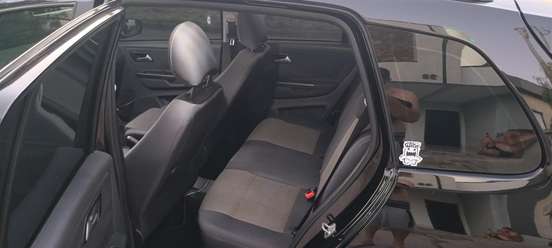VOLKSWAGEN-SPACEFOX-2011