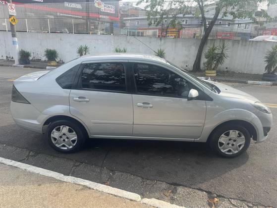 FORD FIESTA 1.0 ROCAM SEDAN 8V FLEX 4P MANUAL