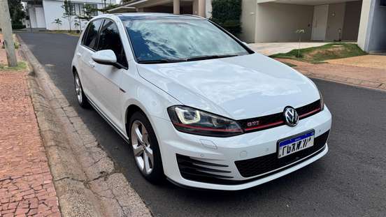 VOLKSWAGEN-GOLF-2014