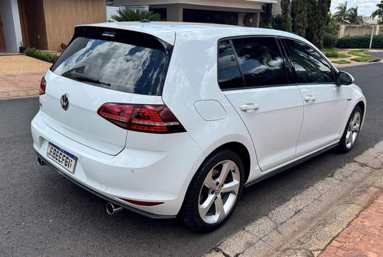 VOLKSWAGEN-GOLF-2.0 TSI GTI 16V TURBO GASOLINA 4P AUTOMÁTICO VOLKSWAGEN-GOLF-2014