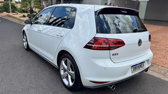 VOLKSWAGEN-GOLF-2014