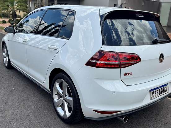VOLKSWAGEN-GOLF-2.0 TSI GTI 16V TURBO GASOLINA 4P AUTOMÁTICO VOLKSWAGEN-GOLF-2014