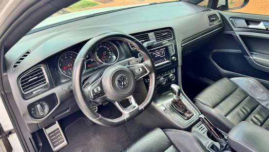 VOLKSWAGEN-GOLF-2014