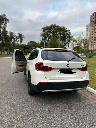 BMW-X1-2011
