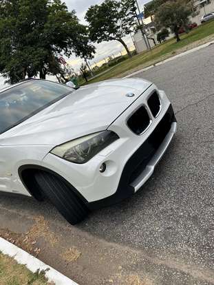 BMW-X1-2011