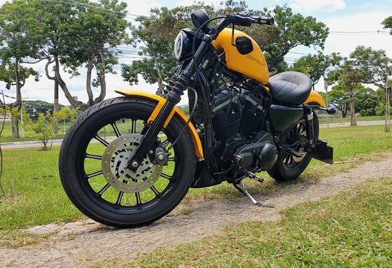 HARLEY-DAVIDSON SPORTSTER IRON 883 