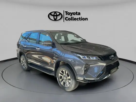 TOYOTA HILUX SW4 2.8 D-4D TURBO DIESEL SRX PLATINUM 7L 4X4 AUTOMÁTICO