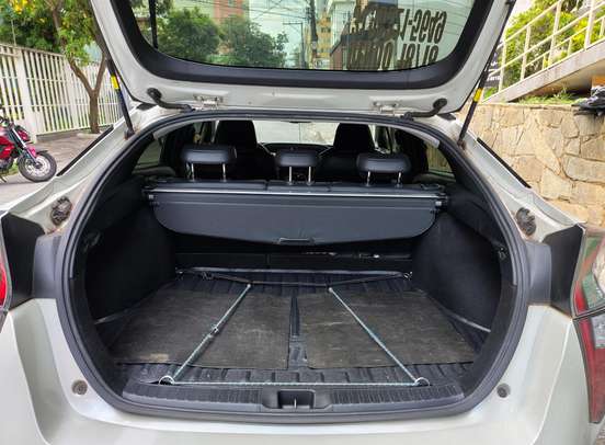 TOYOTA-PRIUS-2018