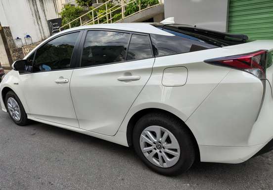 TOYOTA-PRIUS-2018