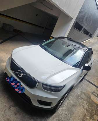 VOLVO-XC40-2019