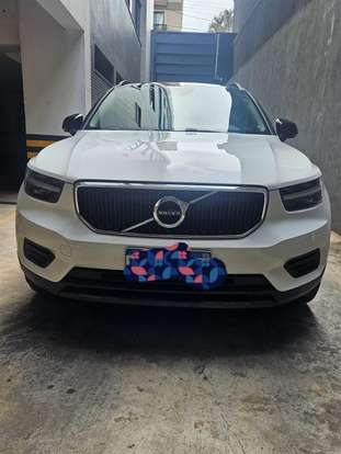 VOLVO-XC40-2019