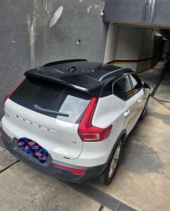 VOLVO-XC40-2019