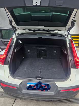 VOLVO-XC40-2019