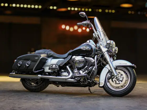 HARLEY-DAVIDSON ROAD KING CLASSIC 