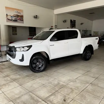 TOYOTA HILUX 2.8 D-4D TURBO DIESEL CD SR 4X4 AUTOMÁTICO