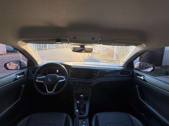 VOLKSWAGEN-POLO-2022