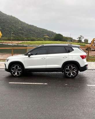 VOLKSWAGEN-TAOS-2025