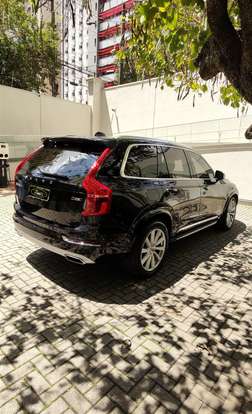 VOLVO-XC90-2018