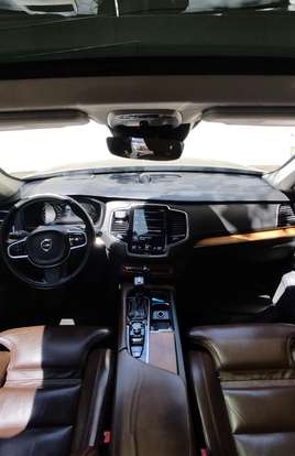 VOLVO-XC90-2018