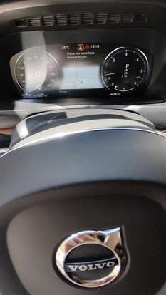VOLVO-XC90-2018
