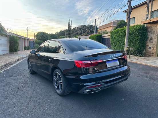AUDI-A4-2023