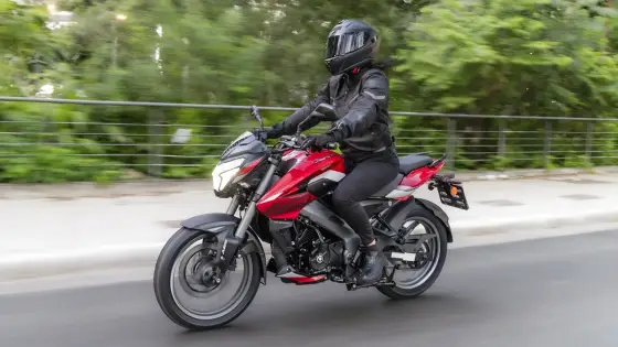 BAJAJ DOMINAR 160 