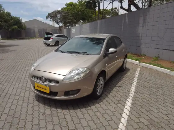 FIAT BRAVO 1.8 ESSENCE 16V FLEX 4P MANUAL FIAT BRAVO 1.8 ESSENCE 16V FLEX 4P MANUAL