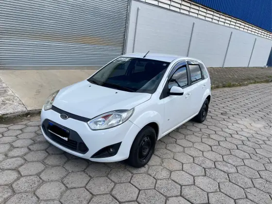 FORD FIESTA 1.6 SE HATCH 16V FLEX 4P POWERSHIFT FORD FIESTA 1.6 SE HATCH 16V FLEX 4P POWERSHIFT