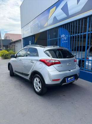 HYUNDAI-HB20X-1.6 16V PREMIUM FLEX 4P AUTOMÁTICO HYUNDAI-HB20X-2015