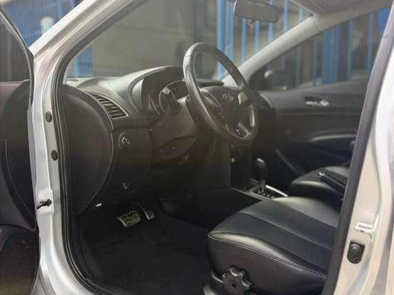 HYUNDAI-HB20X-1.6 16V PREMIUM FLEX 4P AUTOMÁTICO HYUNDAI-HB20X-2015