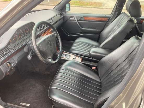 MERCEDES-BENZ-E 320-1993
