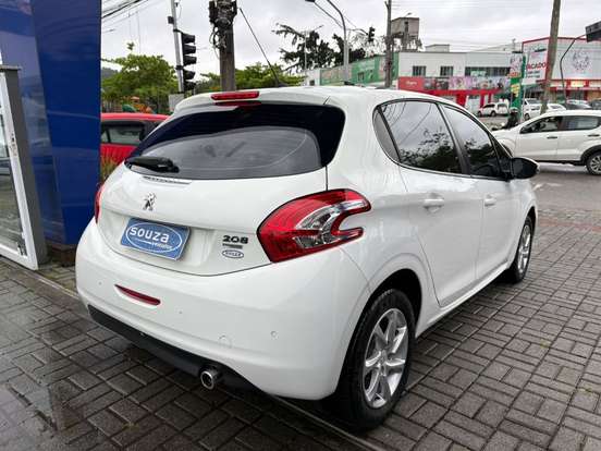 PEUGEOT-208-2015