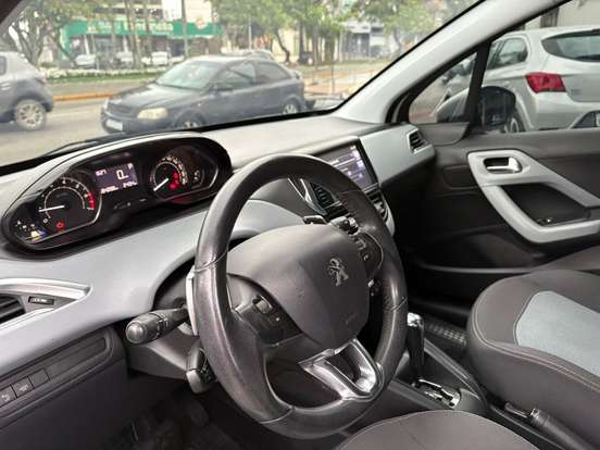 PEUGEOT-208-2015