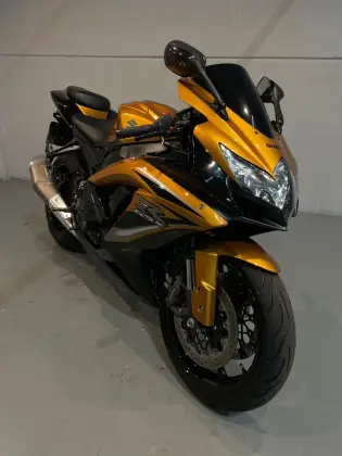 SUZUKI GSX-R750 