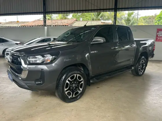 TOYOTA HILUX 2.8 D-4D TURBO DIESEL CD SRV 4X4 AUTOMÁTICO