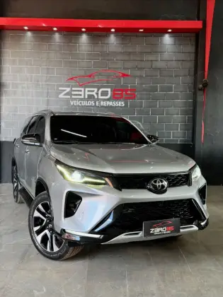 TOYOTA HILUX SW4 2.8 SRX 4X4 7 LUGARES 16V TURBO INTERCOOLER DIESEL 4P AUTOMÁTICO