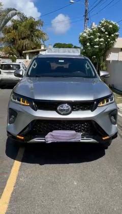 TOYOTA HILUX SW4 2.8 SRX 4X4 7 LUGARES 16V TURBO INTERCOOLER DIESEL 4P AUTOMÁTICO