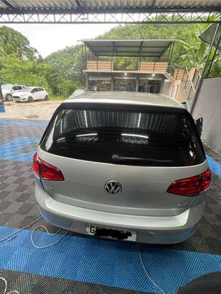 VOLKSWAGEN-GOLF-2015