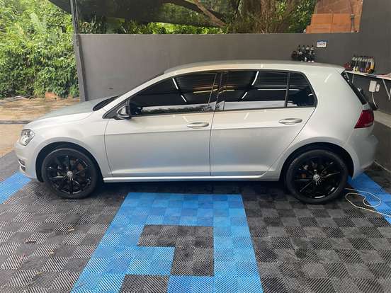 VOLKSWAGEN-GOLF-2015