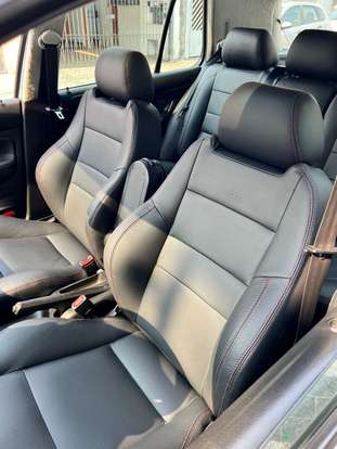 VOLKSWAGEN-GOLF-2001