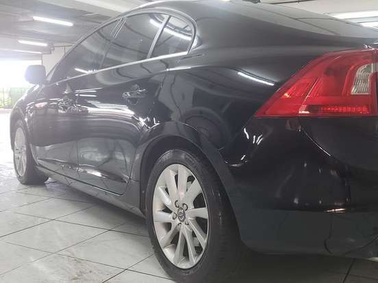 VOLVO-S60-2.0 T5 KINETIC 16V TURBO GASOLINA 4P AUTOMÁTICO VOLVO-S60-2015