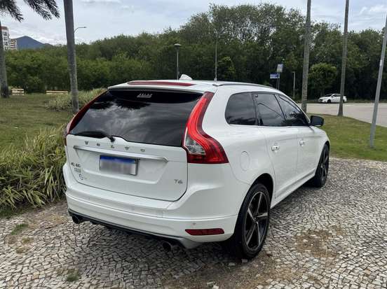 VOLVO-XC60-2015