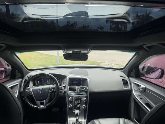 VOLVO-XC60-2015