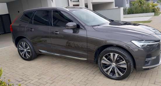 VOLVO-XC60-2022