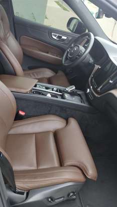 VOLVO-XC60-2022