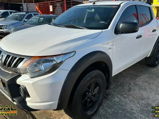 MITSUBISHI-L200 TRITON-2.4 16V TURBO DIESEL OUTDOOR GLS CD 4X4 AUTOMÁTICO MITSUBISHI-L200 TRITON-2020
